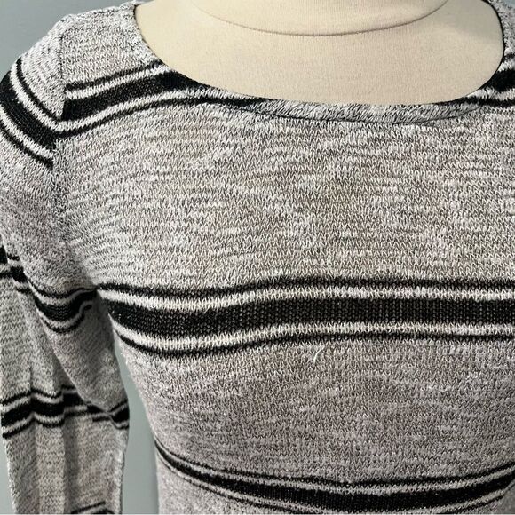 Motherhood Maternity Grey & Black Striped Side Ruched Lightweight Sweater Medium - Picture 2 of 7